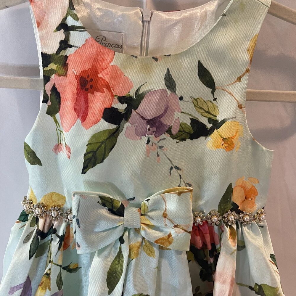 COUTURE PRINCESS. SIZE 6 IN LONG PRINCESS-CUT FLOWERED POLYESTER. - Picture 6 of 8